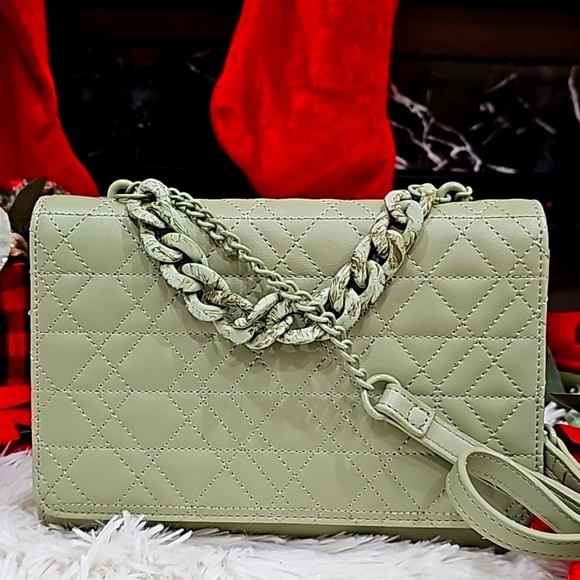BETSEY JOHNSON QUILTED OLIVE BETSEY JOHNSON CROSSBODY / WALLET W/SWAG CHAIN - Picture 1 of 8